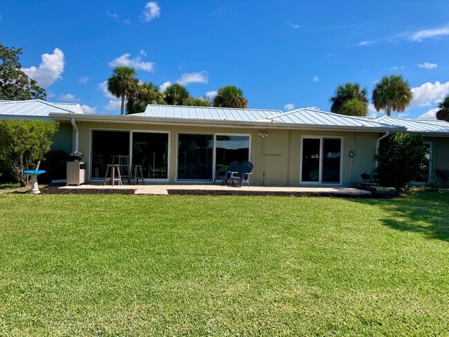 Building Photo - Completely remodeled waterfront condo!