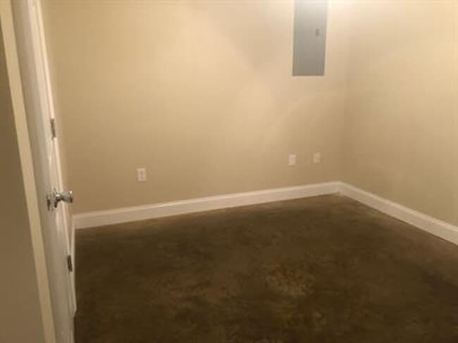 Building Photo - Country side home