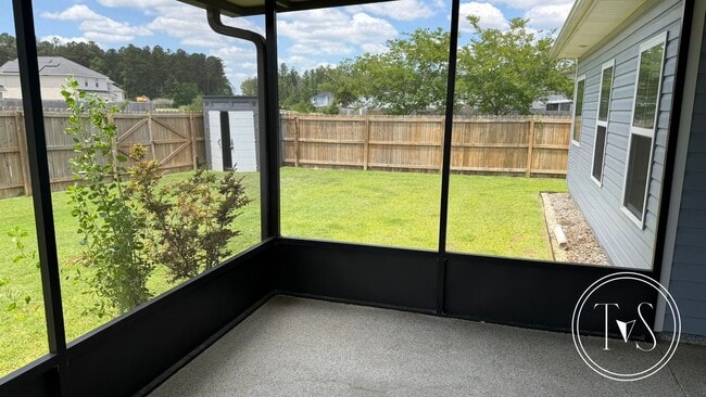 Building Photo - RATE DROP ALERT (was $2600/month) and MOVE IN SPECIAL: $1000 OFF 1ST MONTH'S RENT!**