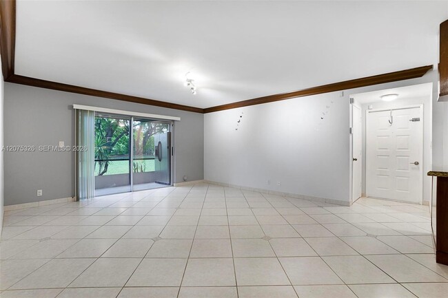 Building Photo - 709 Gardens Dr