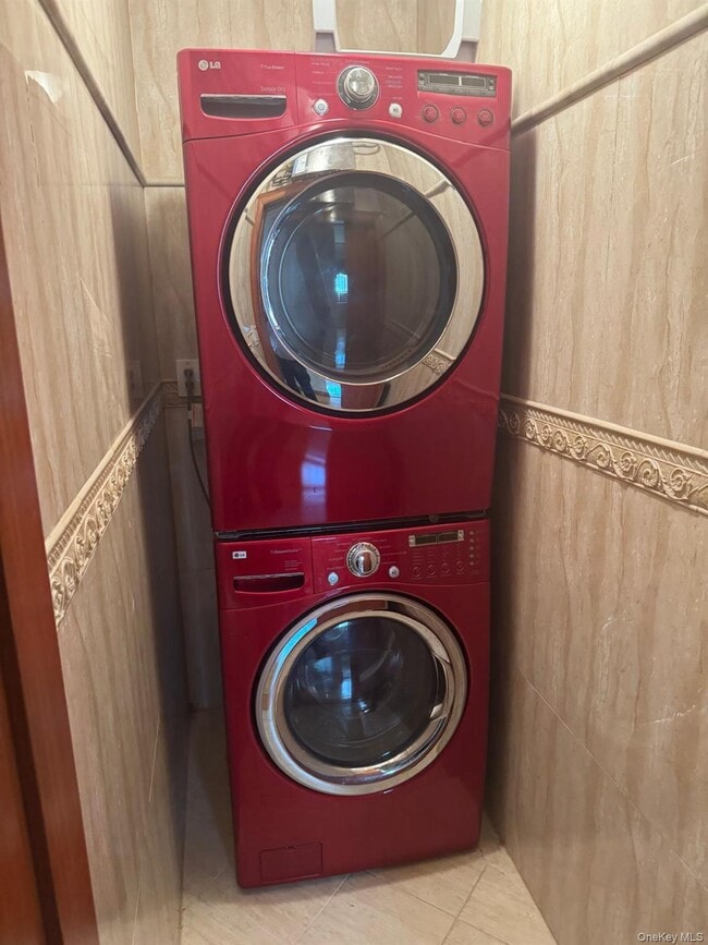 Building Photo - 138-54 Hoover Ave