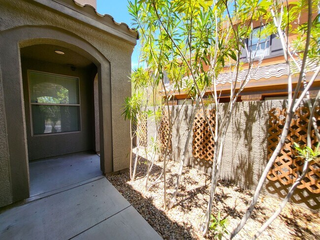 Building Photo - 1053 Via Canale Dr