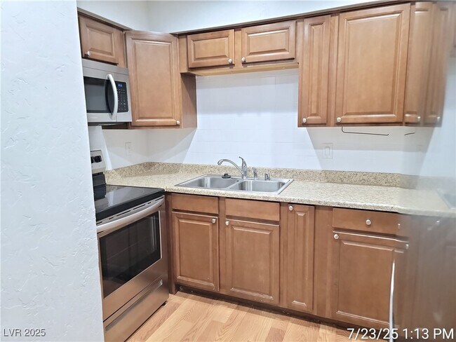 Building Photo - 3151 N Soaring Gulls Dr