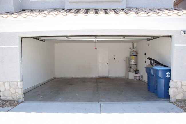 Building Photo - 7811 Howard Dade Ave