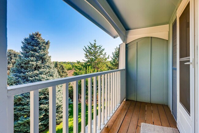 Building Photo - Beautiful Townhome in Knolls West, Centennial