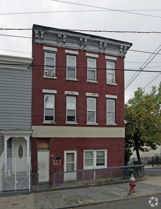 Primary Photo - 371 Bramhall Ave