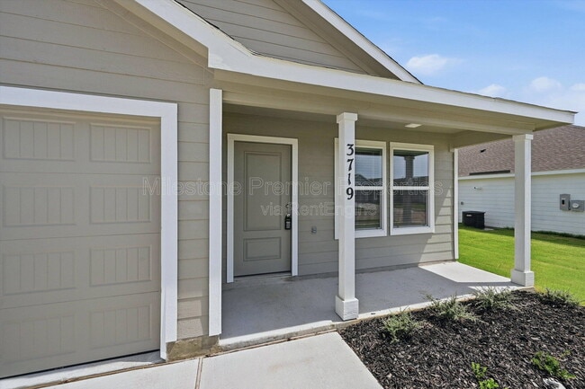 Building Photo - 3719 Longleaf Dr