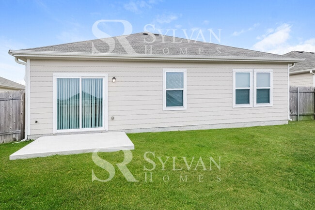 Building Photo - Fall in love with this 3BR, 2BA home