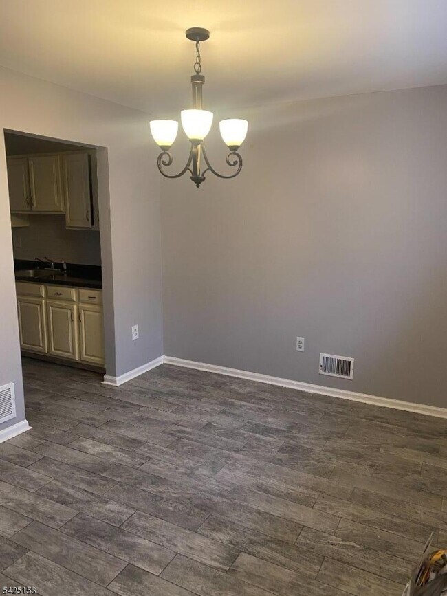 Building Photo - 7 Rutgers Dr