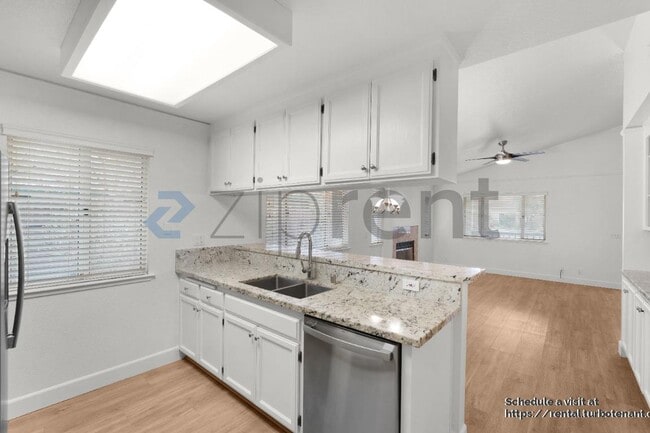 Building Photo - 2275 La Mesa Ct