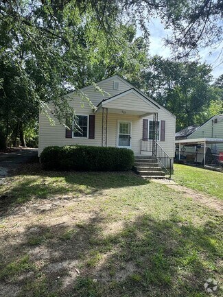 Building Photo - Nice single family three bedroom house wit...