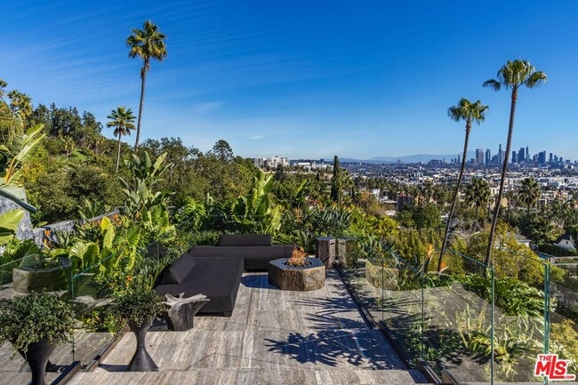 Building Photo - 1851 N Stanley Ave