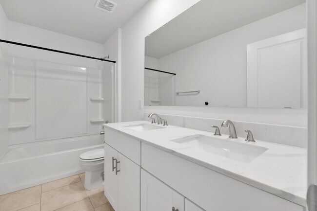 Building Photo - Charming 4-Bedroom Home in Cinco Lakes – Community Amenities & Prime Location!