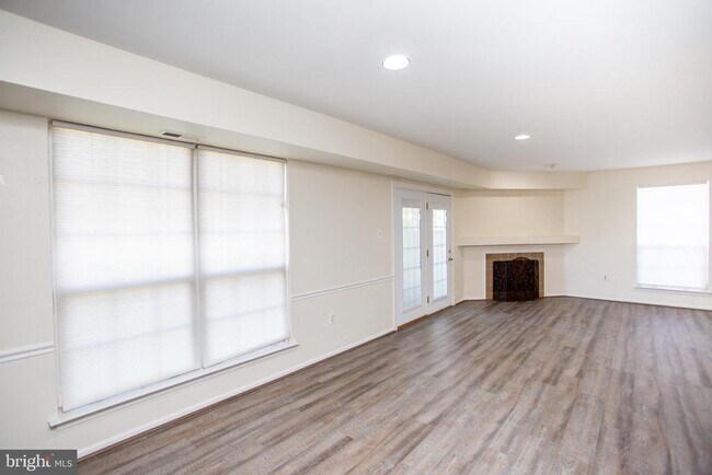 Building Photo - 1739 McNelis Dr