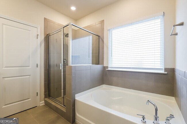 Building Photo - 5825 Hackberry Ln