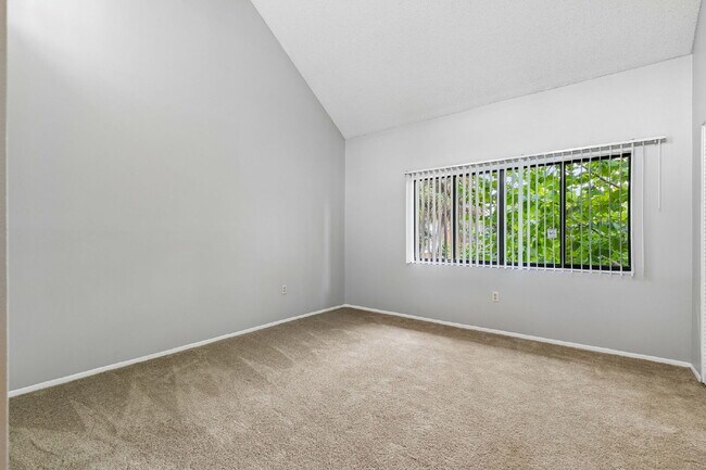 Building Photo - Fully Renovated 2-Bedroom Condo—Just 1 Mile from Universal!