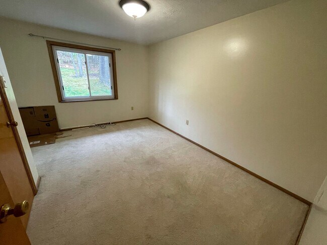 Building Photo - Beautiful 4 Bedroom, 2.5 Bathroom, 3000sq.ft Ranch! Pet Friendly!