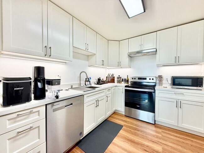 Primary Photo - 670 Hillside Blvd