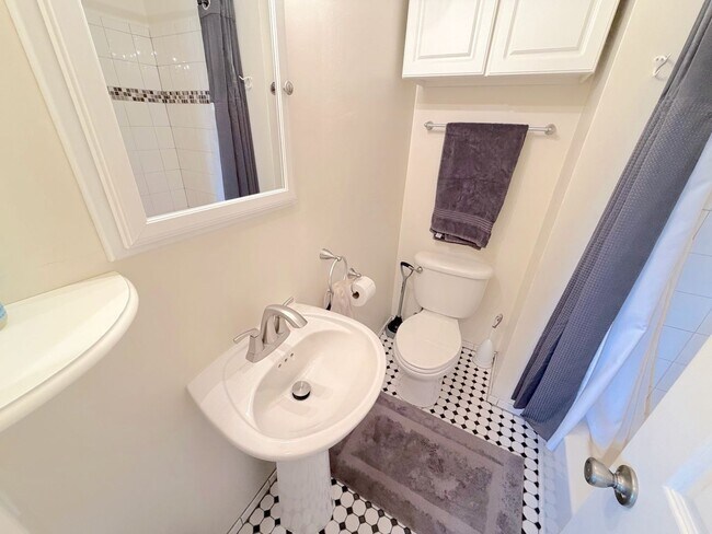 Building Photo - Charming 3 Bedroom, 2 Bathroom NE ABQ Home. Refrigerated Air! Spacious backyard. Near Uptown