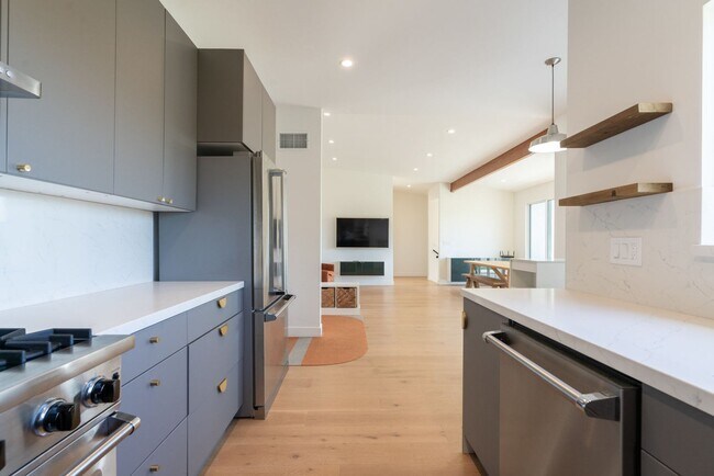 Building Photo - Stunning Views from Silver Lake Hillside Home for Rent with Spectacular Views