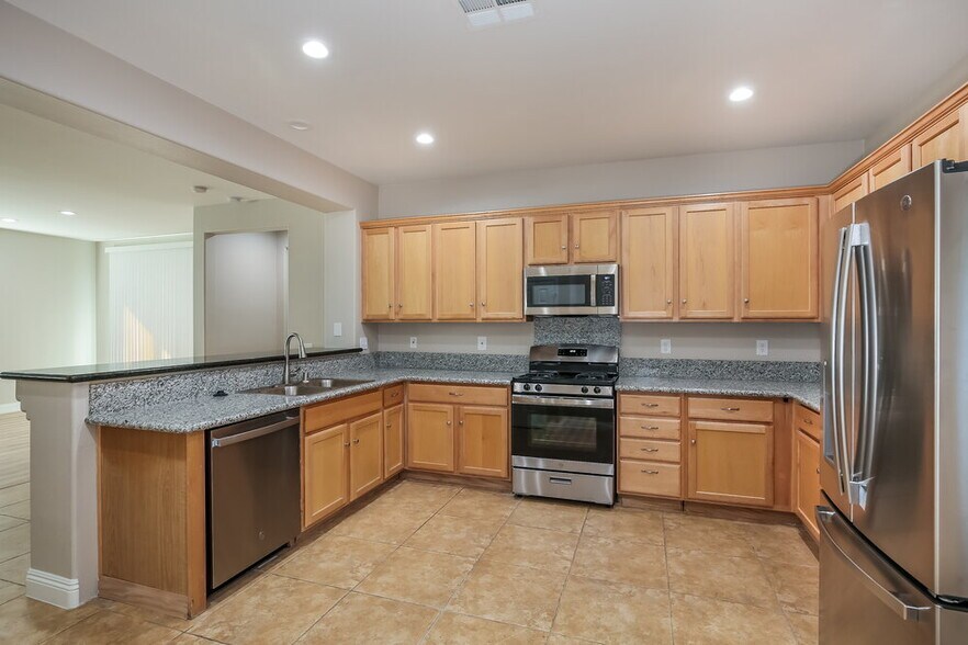 Building Photo - 7241 Fairwind Acres Pl