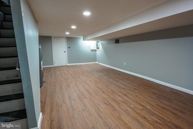 Building Photo - 6746 Linmore Ave