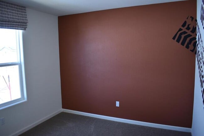 Building Photo - 703 Irma Dr