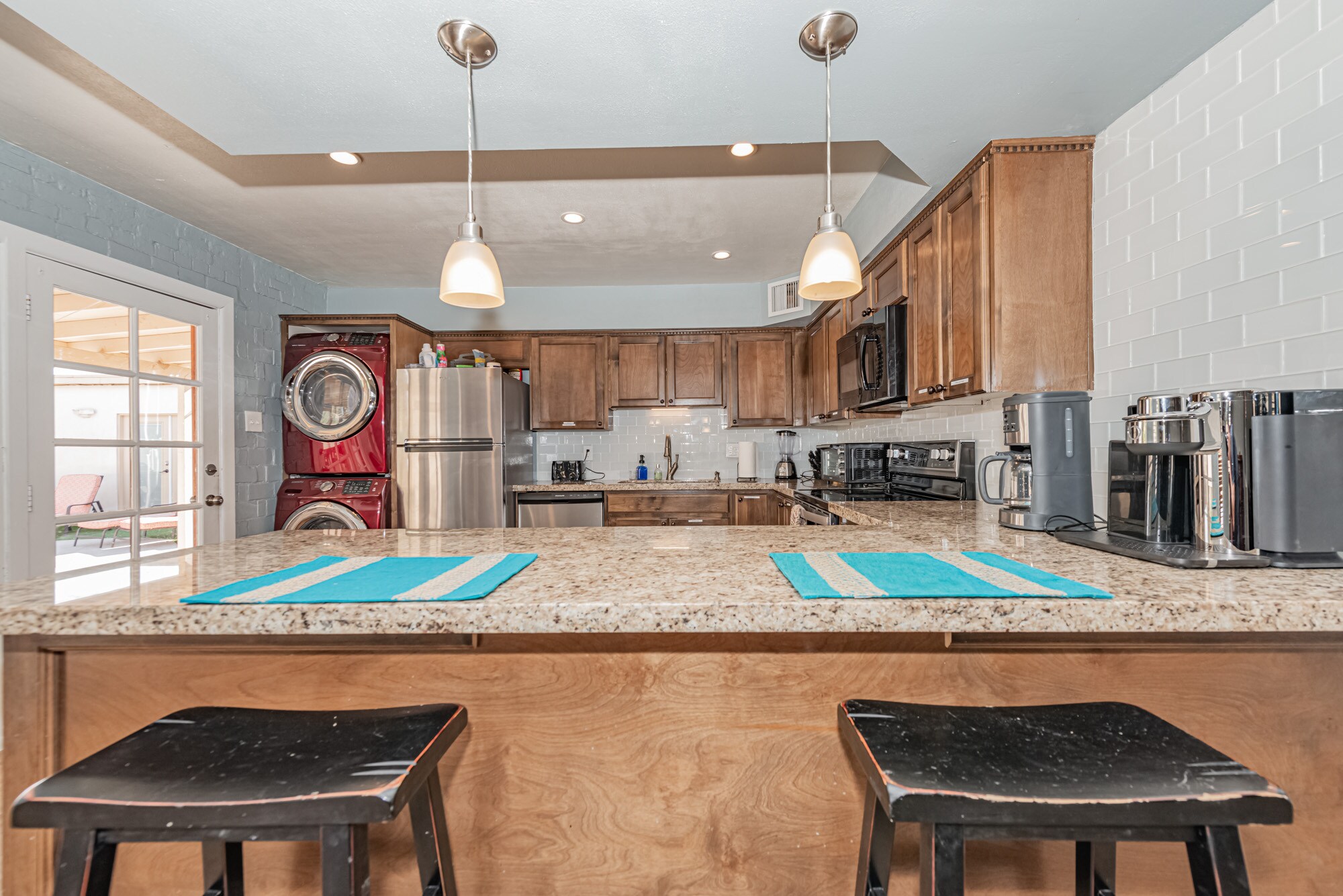 Kitchen counter - 3801 N Hayden Rd