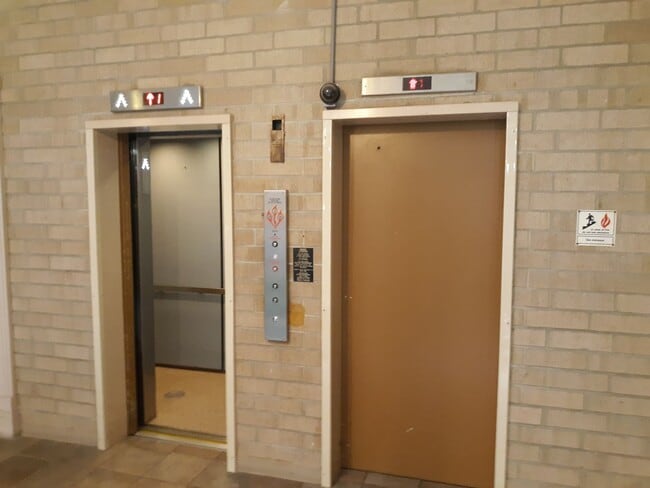 Building Photo - Marvellous Two Bedroom Condo With Perks!