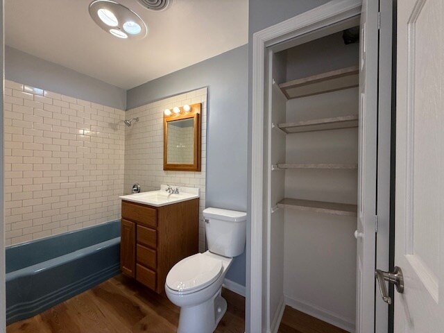 Building Photo - 10 Garden Dr