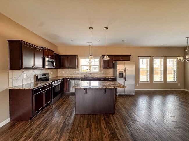 Building Photo - Beautiful 4 Bed 3.5 Bath Home in Jack Britt School District