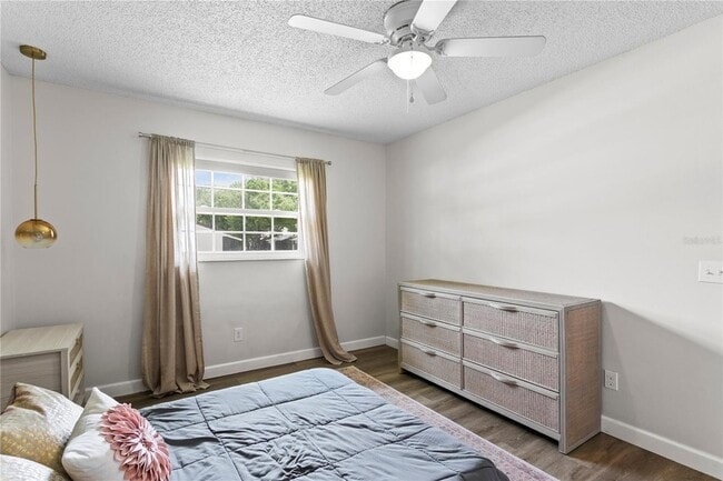 Building Photo - 4506 S Oak Dr