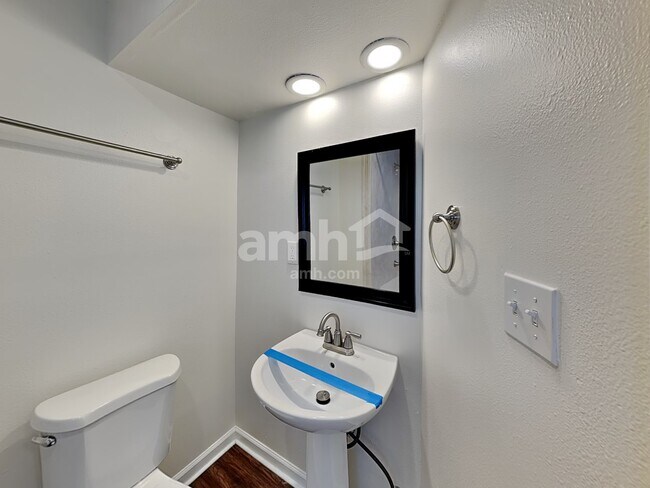 Building Photo - 514 W 150 S