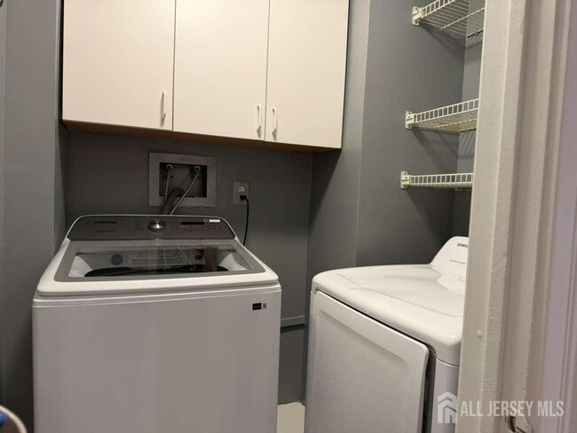 Building Photo - 2 Mochen Ct