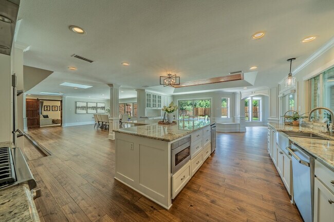 Building Photo - 11501 Custer Trail