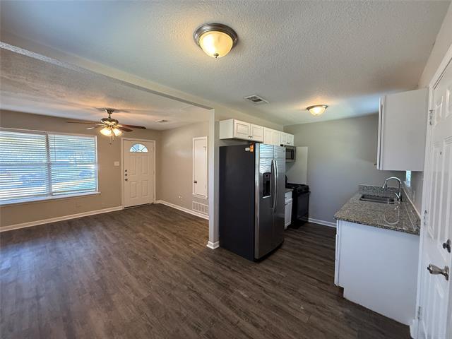 Building Photo - 1833 Grove Cir