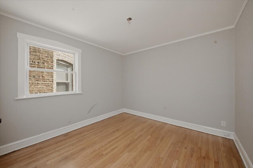 Building Photo - 5742 N Rockwell St