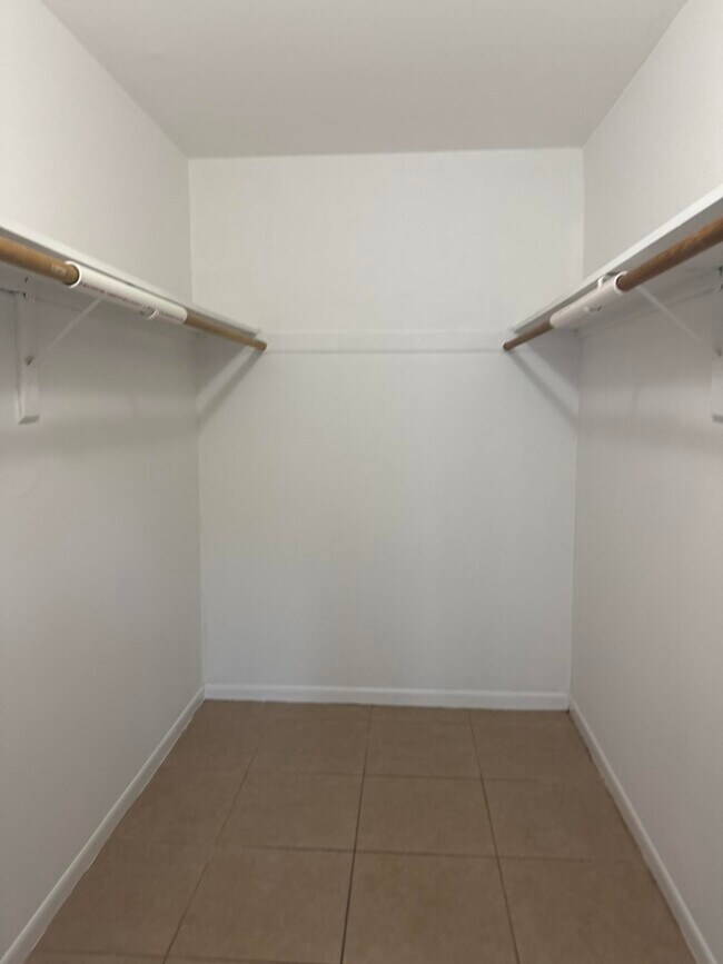 Building Photo - 2050 Oleander Blvd