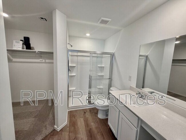 Building Photo - 10401 Little Blue Ln