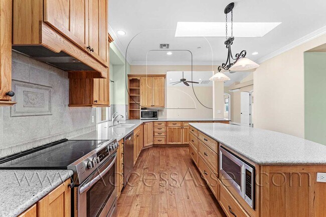 Building Photo - Designer Single-Story Home with Gourmet Kitchen & Mountain Views