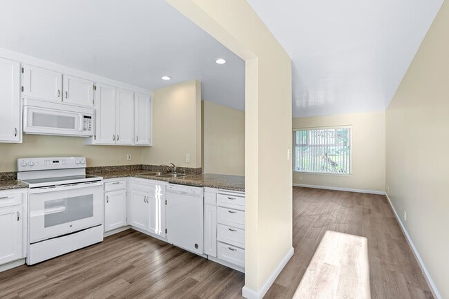 Building Photo - 1356 Monte Vista Ave