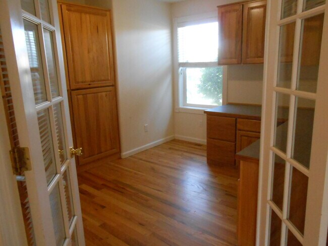 Building Photo - 62677 Hawkview Road