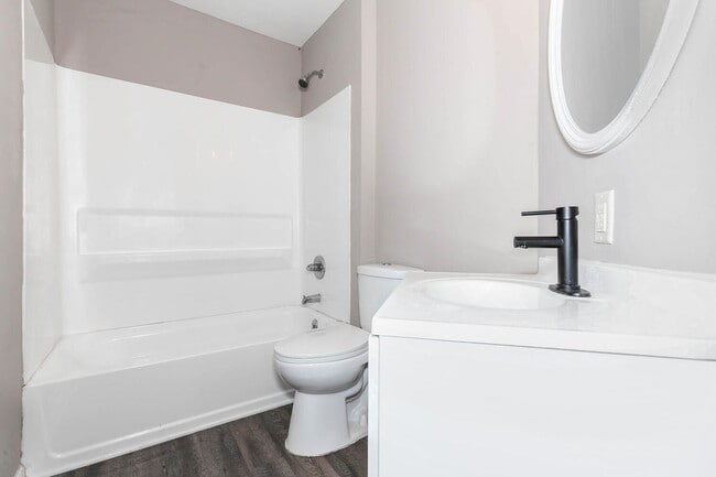 Building Photo - Cozy 2 Bedroom 1 Bathroom Home