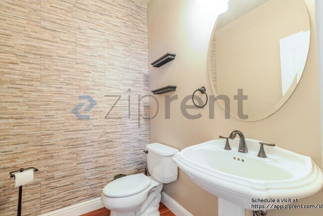 Building Photo - 4042 Plateau Cir