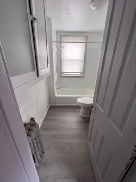 Building Photo - 631 W Market St