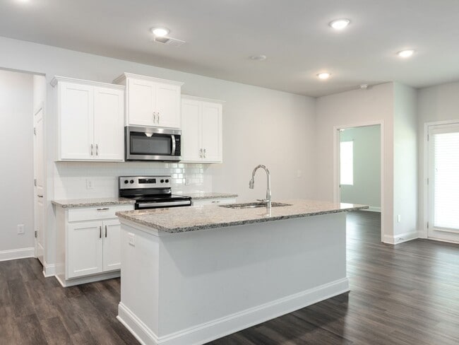 Building Photo - Home in Waxhaw