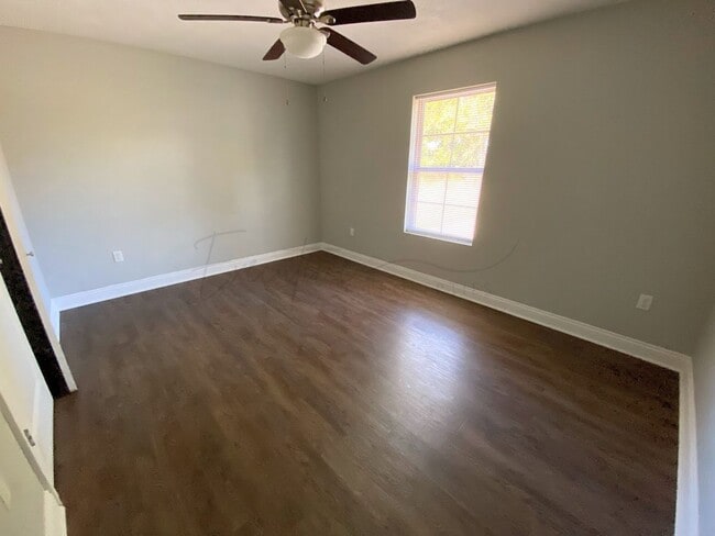 Building Photo - 191 Gilmore Rd