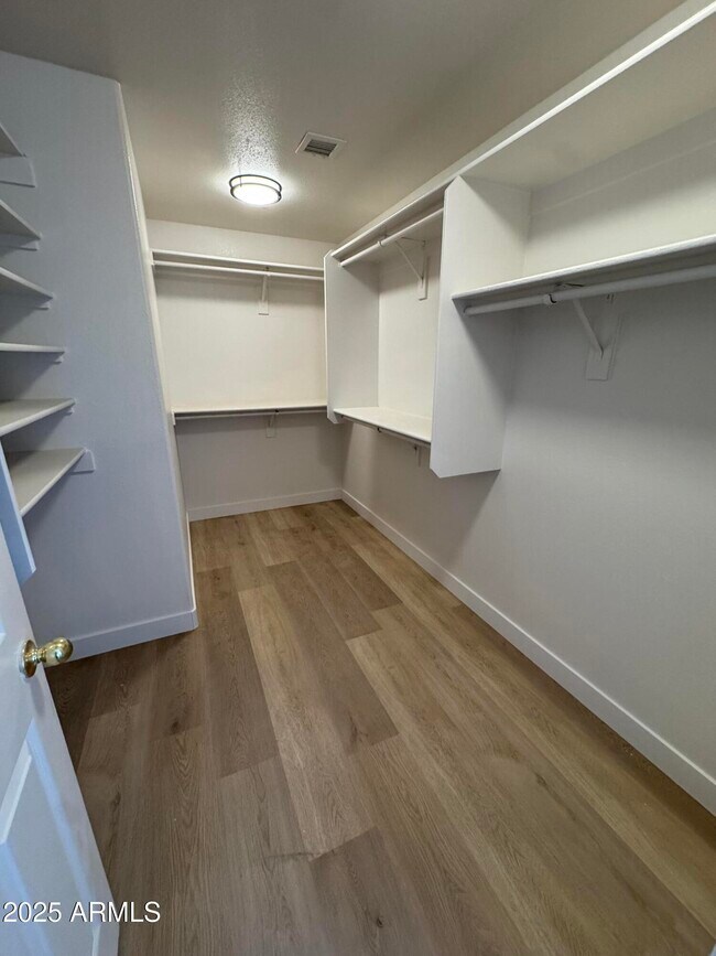 Building Photo - 4626 E Weaver Rd