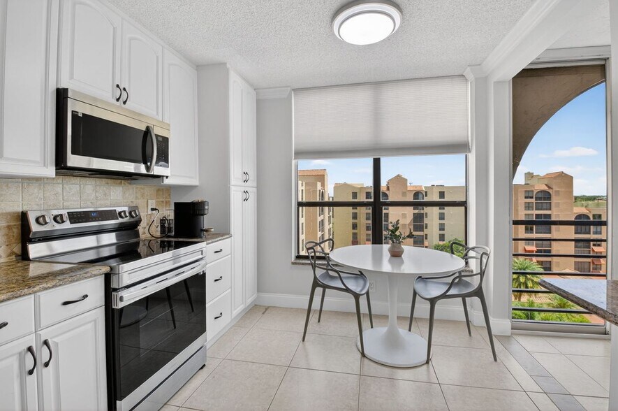 Building Photo - 7129 Promenade Dr