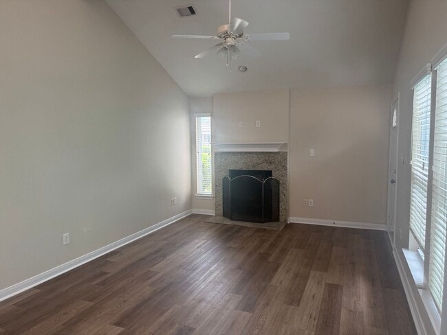 Building Photo - Nice 2 story townhome for rent in quiet ne...